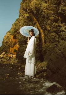 明月照人,人生璀璨